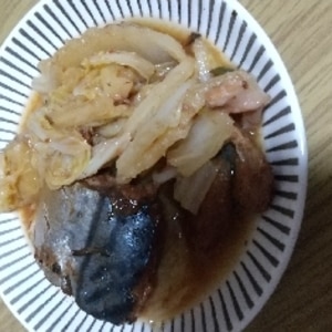 鯖の味噌煮缶と白菜だけで味付けいらず